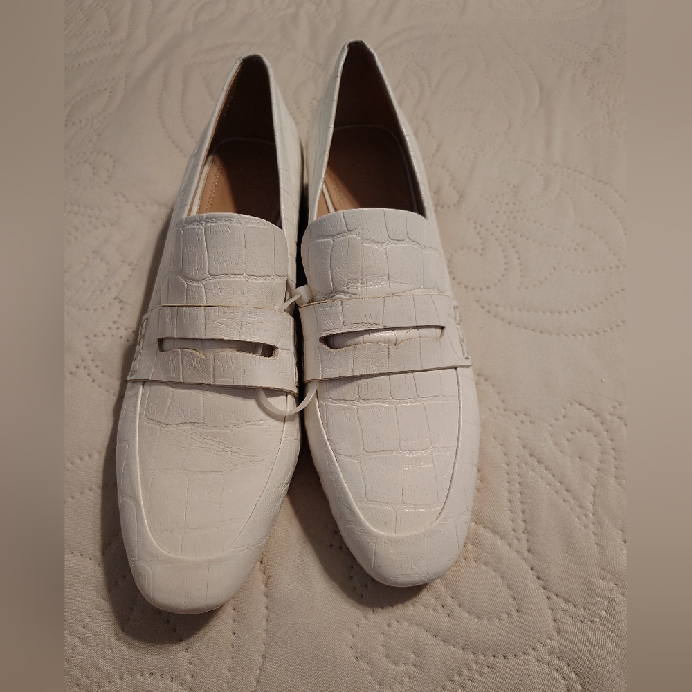 Vero Cuoio White Croc-Embossed Leather Penny Loafers
